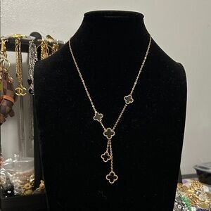 Chic Gold Clover Pendant Necklace